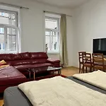 Comfortable 2Br Apt Near Danube River