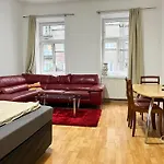 Comfortable 2Br Apt Near Danube River