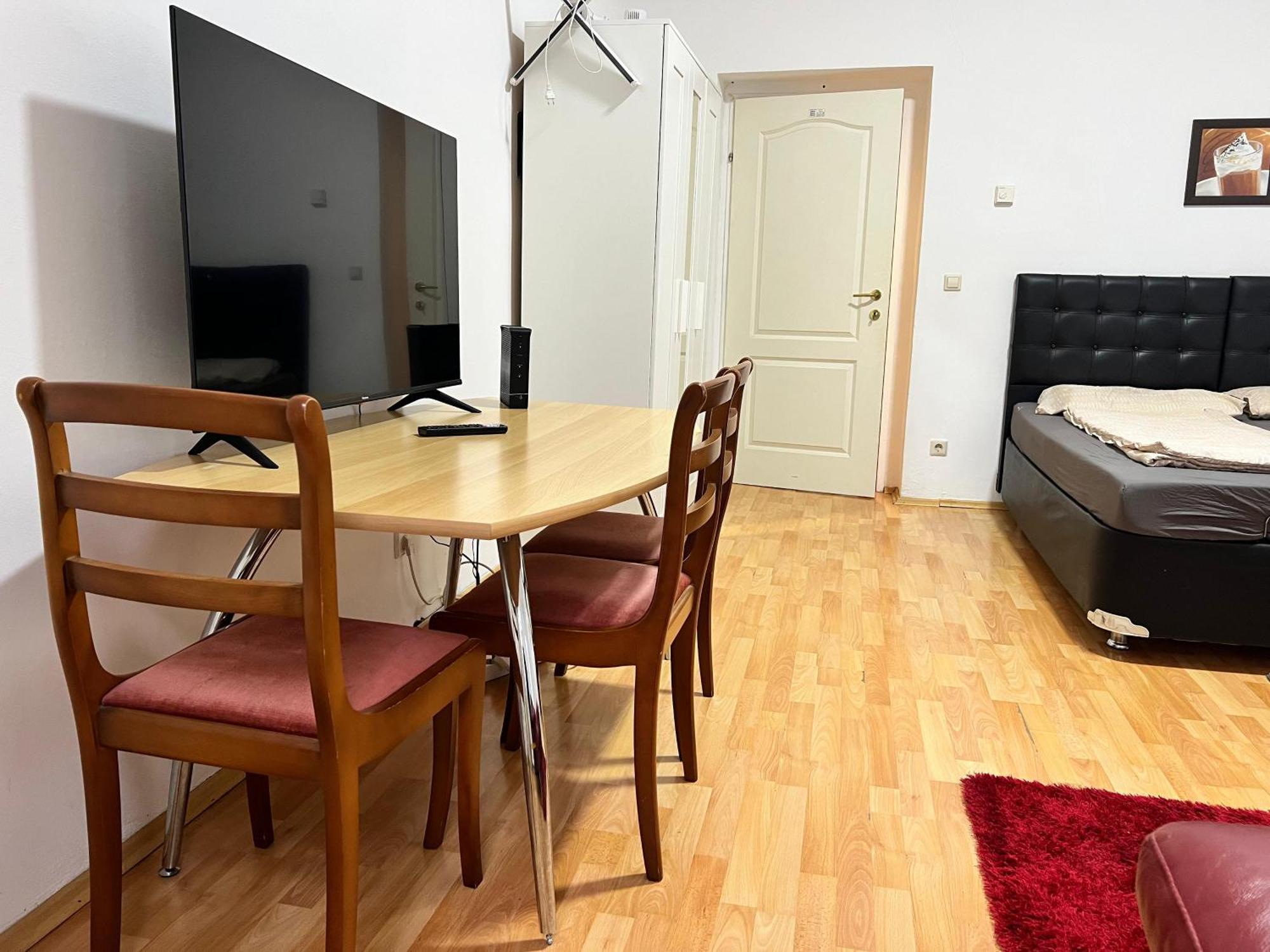 Comfortable 2br Near Danube River Apartment