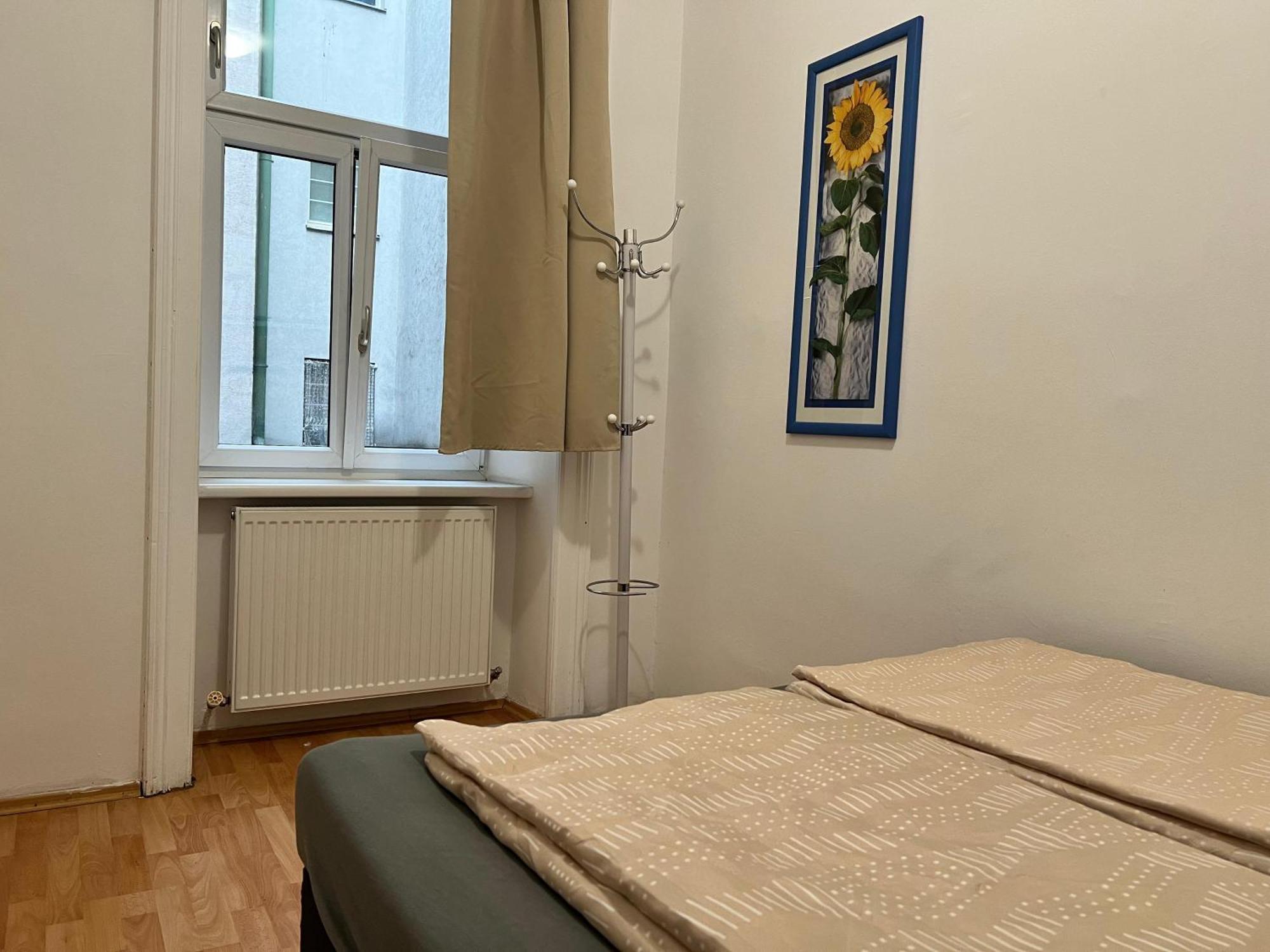 Apartment Comfortable 2br Near Danube River